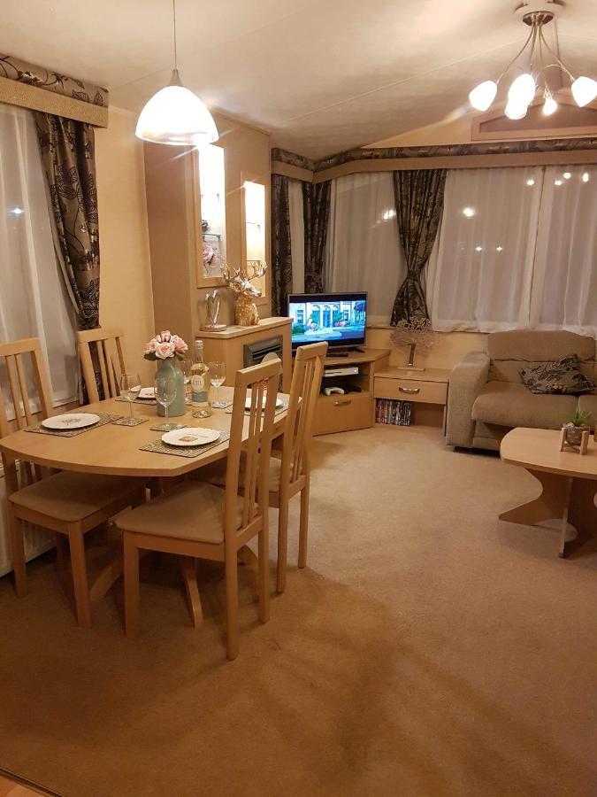 Caravan For Rent At Tattershall Holiday Park Exterior foto